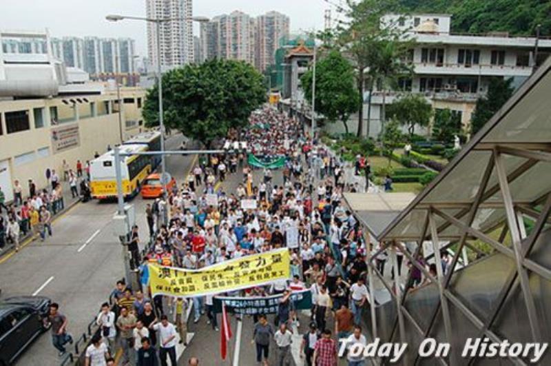 澳門三千市民參加勞動節(jié)游行引發(fā)警民沖突